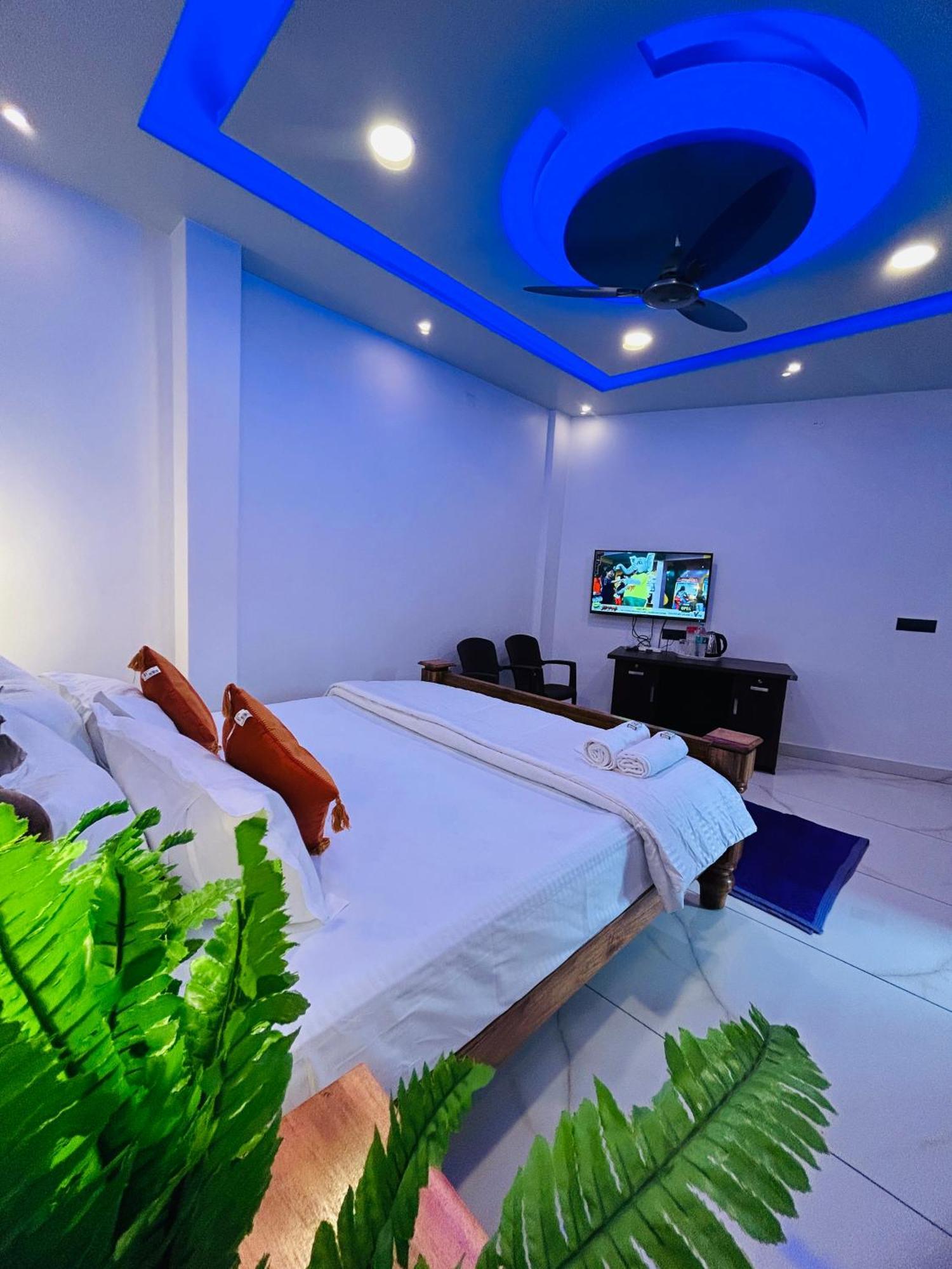 Grand Periyar Apartment Текади Екстериор снимка