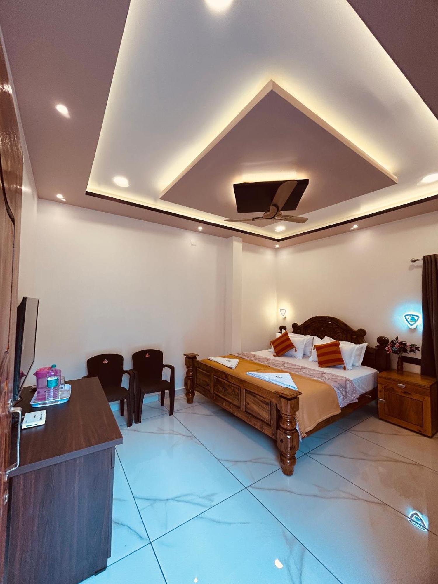 Grand Periyar Apartment Текади Екстериор снимка